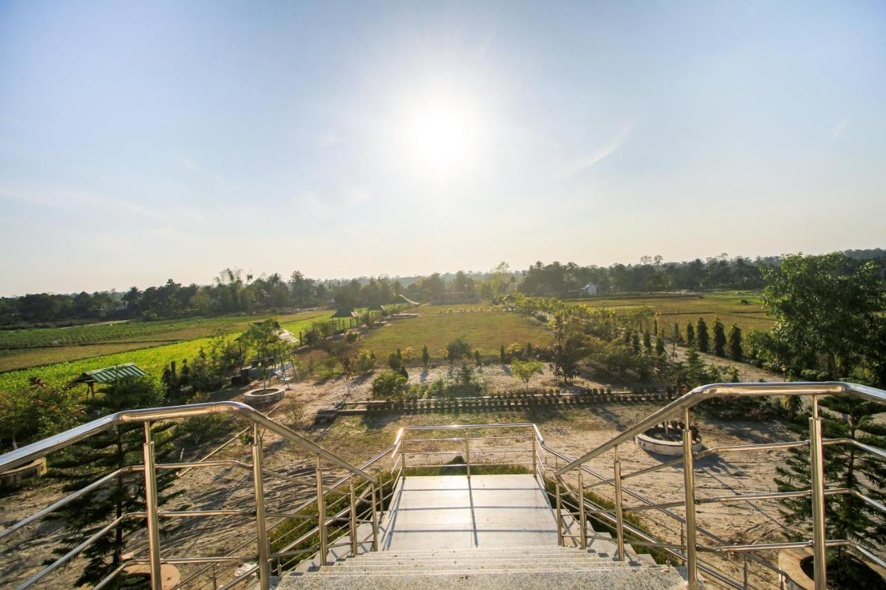 Oyo 69836 Aponjon Resort And Restaurant Shaugaon Exterior photo